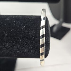 Vintage Taxco Mexico 950 Sterling Silver Stripe Onyx Hinged Oval Bracelet